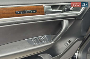 Внедорожник / Кроссовер Volkswagen Touareg 2015 в 
