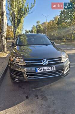 Внедорожник / Кроссовер Volkswagen Touareg 2011 в Александрие