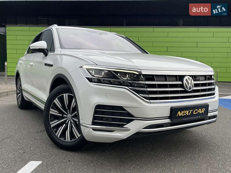 Позашляховик / Кросовер Volkswagen Touareg 2018 в Києві