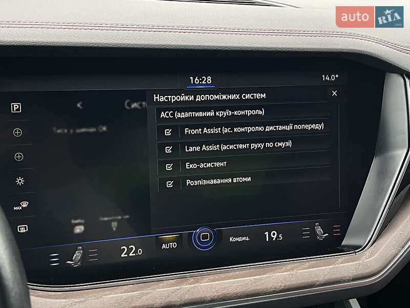 Позашляховик / Кросовер Volkswagen Touareg 2018 в Києві