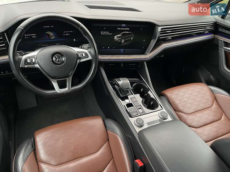 Позашляховик / Кросовер Volkswagen Touareg 2018 в Києві