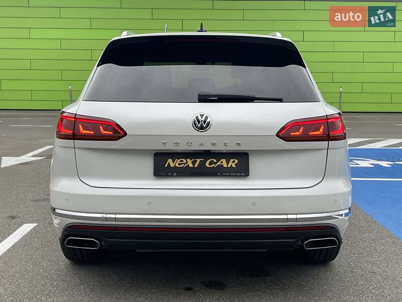 Позашляховик / Кросовер Volkswagen Touareg 2018 в Києві