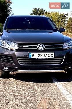 Внедорожник / Кроссовер Volkswagen Touareg 2012 в Житомире
