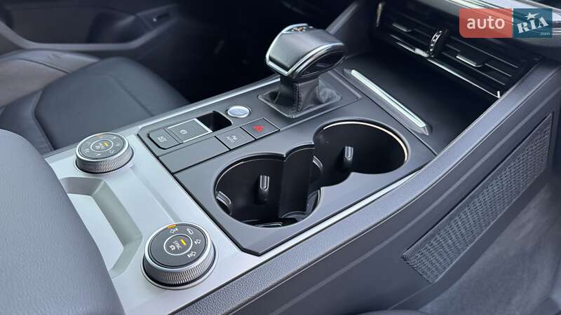 Позашляховик / Кросовер Volkswagen Touareg 2021 в Миргороді