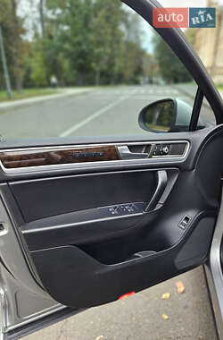 Внедорожник / Кроссовер Volkswagen Touareg 2013 в 