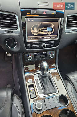 Внедорожник / Кроссовер Volkswagen Touareg 2013 в 