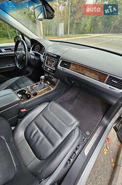 Внедорожник / Кроссовер Volkswagen Touareg 2013 в 