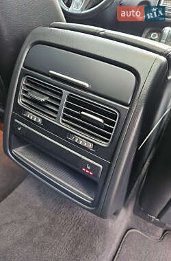Внедорожник / Кроссовер Volkswagen Touareg 2013 в 