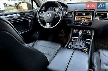 Внедорожник / Кроссовер Volkswagen Touareg 2011 в 