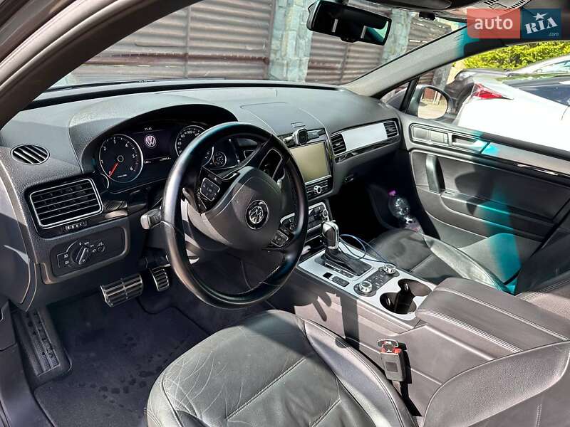 Внедорожник / Кроссовер Volkswagen Touareg 2012 в Славском