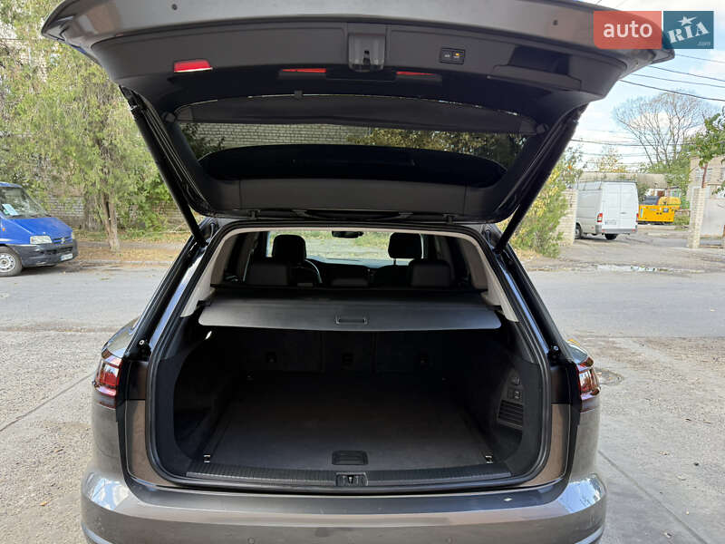 Позашляховик / Кросовер Volkswagen Touareg 2018 в Миколаєві фото 24 Позашляховик / Кросовер Volkswagen Touareg 2018 в Миколаєві