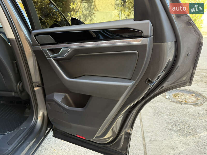 Позашляховик / Кросовер Volkswagen Touareg 2018 в Миколаєві фото 34 Позашляховик / Кросовер Volkswagen Touareg 2018 в Миколаєві