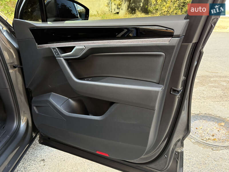 Позашляховик / Кросовер Volkswagen Touareg 2018 в Миколаєві фото 39 Позашляховик / Кросовер Volkswagen Touareg 2018 в Миколаєві