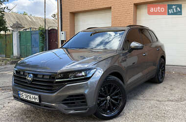 Внедорожник / Кроссовер Volkswagen Touareg 2018 в Николаеве