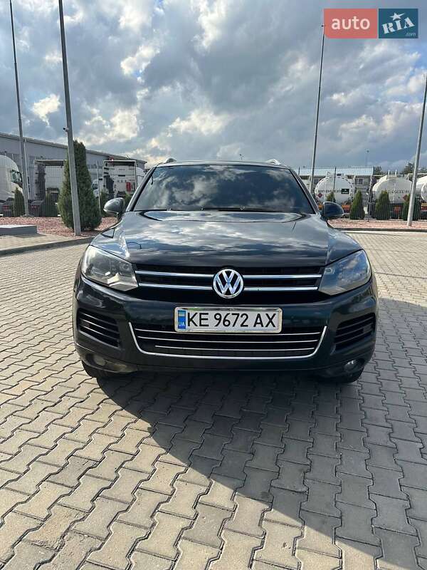 Внедорожник / Кроссовер Volkswagen Touareg 2014 в Днепре