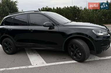 Внедорожник / Кроссовер Volkswagen Touareg 2012 в Киеве