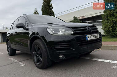 Внедорожник / Кроссовер Volkswagen Touareg 2012 в Киеве