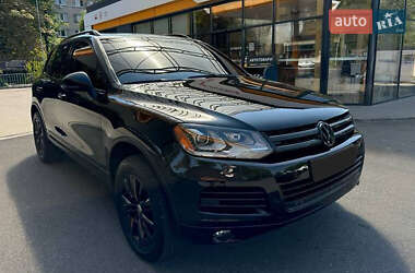 Внедорожник / Кроссовер Volkswagen Touareg 2013 в Киеве