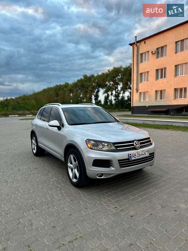 Внедорожник / Кроссовер Volkswagen Touareg 2010 в 