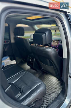 Внедорожник / Кроссовер Volkswagen Touareg 2010 в 