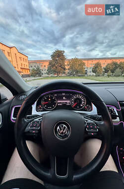 Внедорожник / Кроссовер Volkswagen Touareg 2010 в 