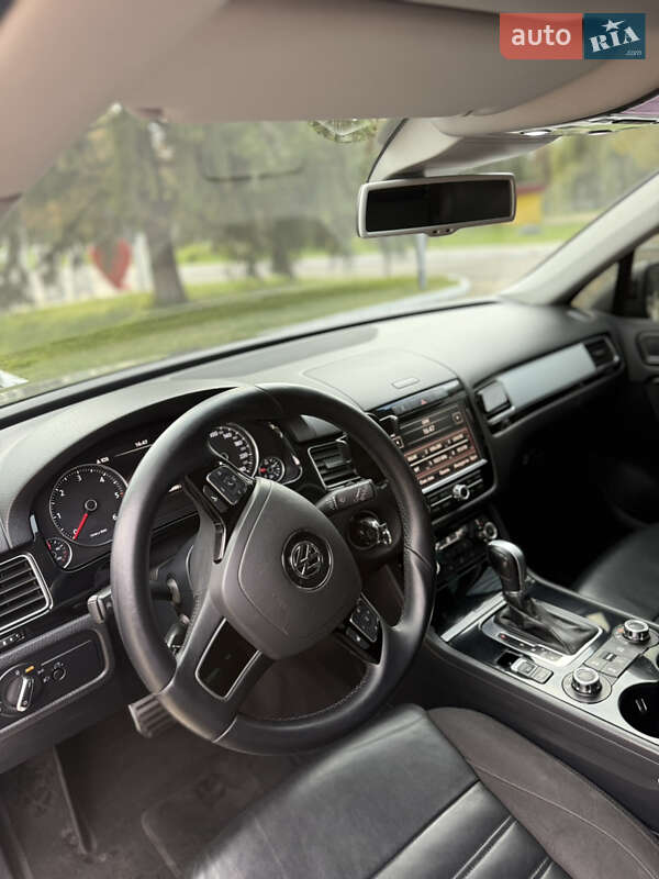 Позашляховик / Кросовер Volkswagen Touareg 2013 в Луцьку