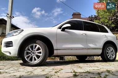 Внедорожник / Кроссовер Volkswagen Touareg 2014 в Ровно