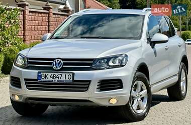Внедорожник / Кроссовер Volkswagen Touareg 2013 в Ровно