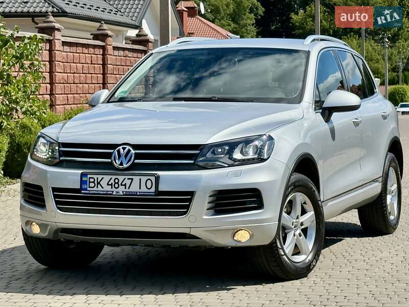 Внедорожник / Кроссовер Volkswagen Touareg 2013 в Ровно