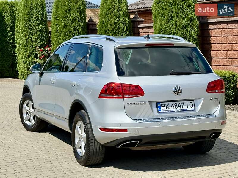 Внедорожник / Кроссовер Volkswagen Touareg 2013 в Ровно