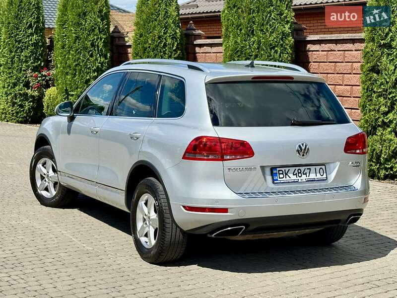 Внедорожник / Кроссовер Volkswagen Touareg 2013 в Ровно