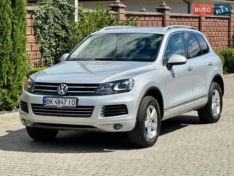 Внедорожник / Кроссовер Volkswagen Touareg 2013 в Ровно