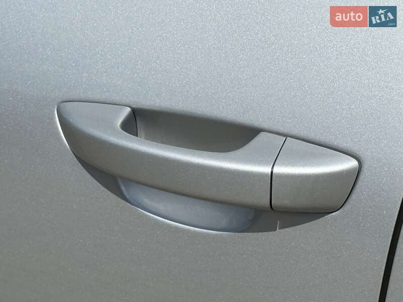 Внедорожник / Кроссовер Volkswagen Touareg 2013 в Ровно