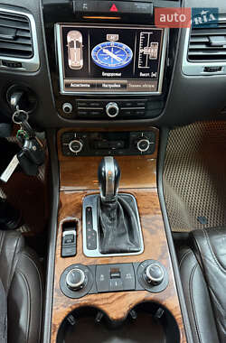 Внедорожник / Кроссовер Volkswagen Touareg 2010 в 