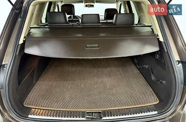 Внедорожник / Кроссовер Volkswagen Touareg 2010 в 