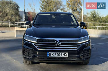 Внедорожник / Кроссовер Volkswagen Touareg 2021 в 
