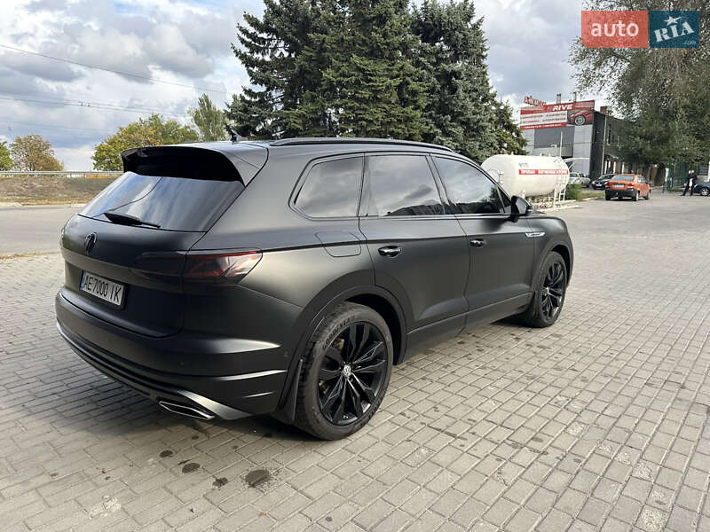 Позашляховик / Кросовер Volkswagen Touareg 2019 в Дніпрі
