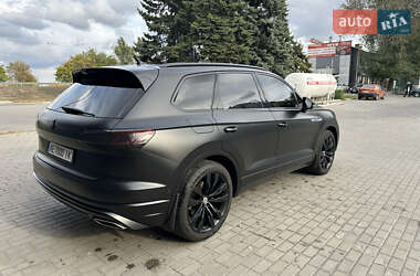 Внедорожник / Кроссовер Volkswagen Touareg 2019 в 