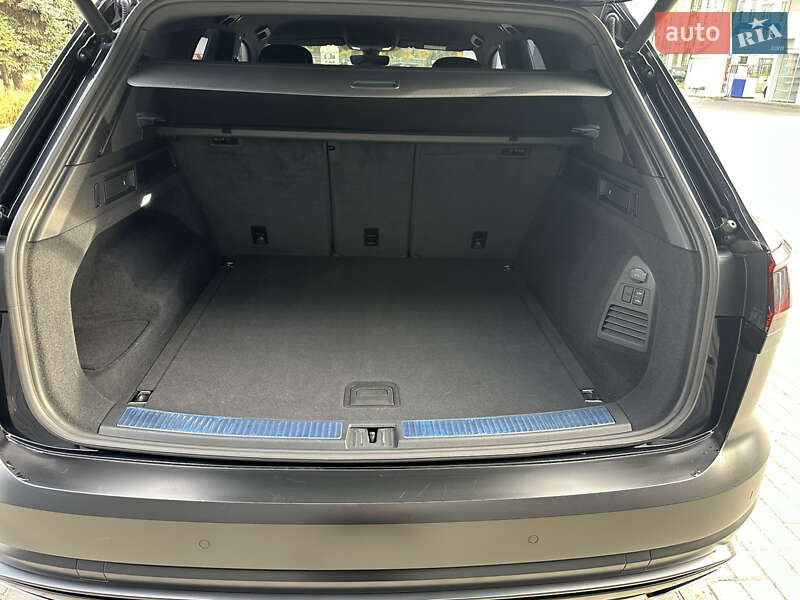 Позашляховик / Кросовер Volkswagen Touareg 2019 в Дніпрі