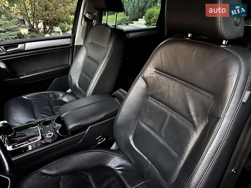 Позашляховик / Кросовер Volkswagen Touareg 2011 в Хусті