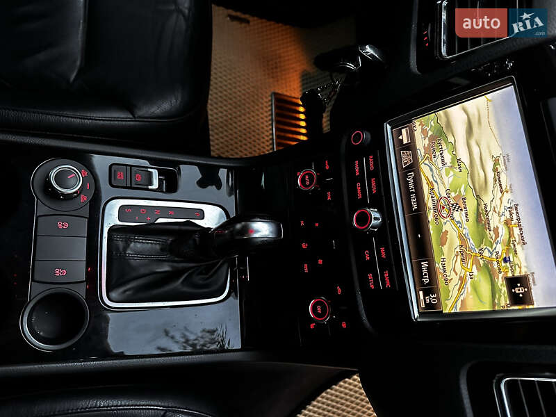 Позашляховик / Кросовер Volkswagen Touareg 2011 в Хусті