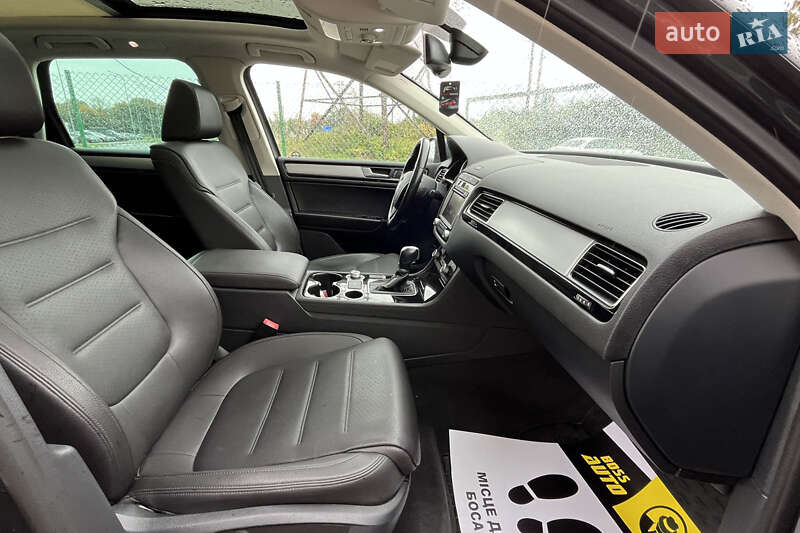 Позашляховик / Кросовер Volkswagen Touareg 2015 в Стрию