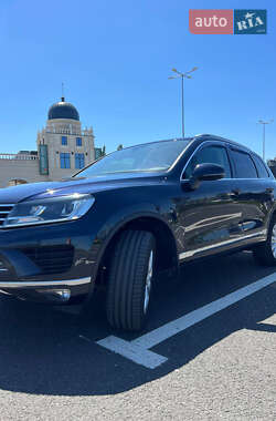 Позашляховик / Кросовер Volkswagen Touareg 2016 в Одесі