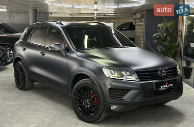 Позашляховик / Кросовер Volkswagen Touareg 2017 в Одесі