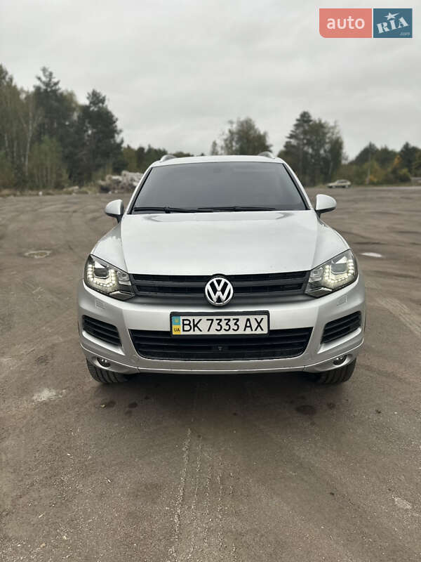 Внедорожник / Кроссовер Volkswagen Touareg 2010 в Сарнах