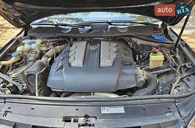 Позашляховик / Кросовер Volkswagen Touareg 2011 в  фото 16 Позашляховик / Кросовер Volkswagen Touareg 2011 в