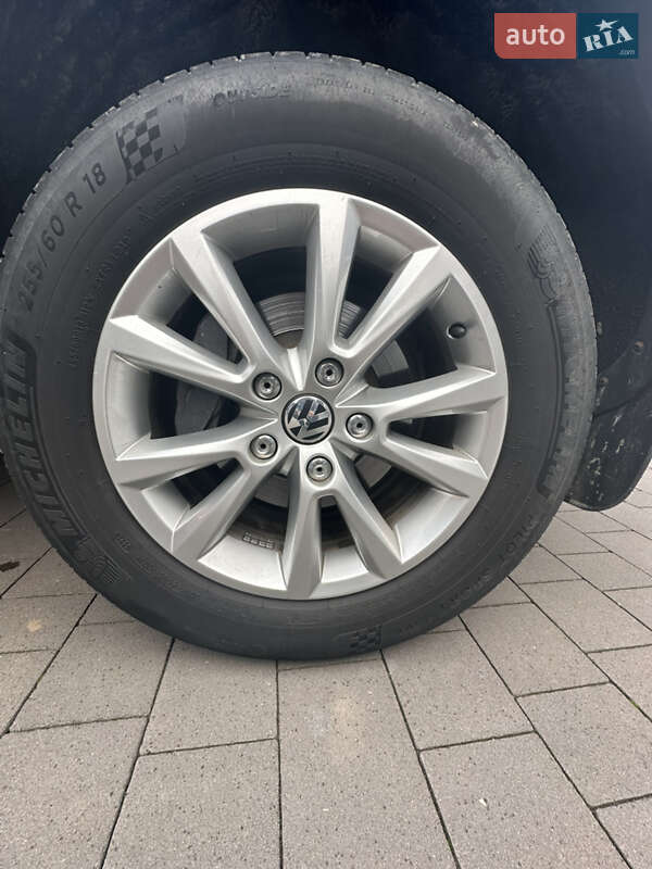 Внедорожник / Кроссовер Volkswagen Touareg 2010 в Сарнах