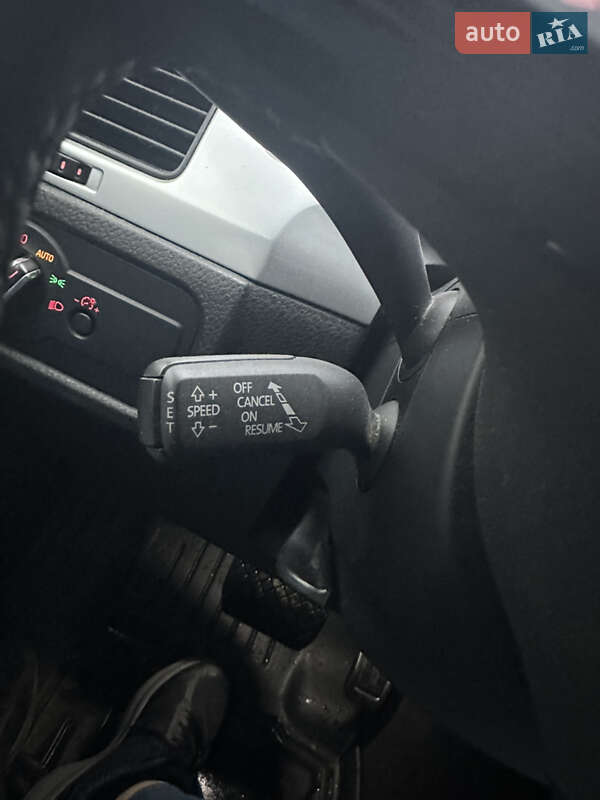 Внедорожник / Кроссовер Volkswagen Touareg 2010 в Сарнах