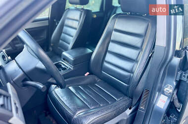 Внедорожник / Кроссовер Volkswagen Touareg 2004 в 