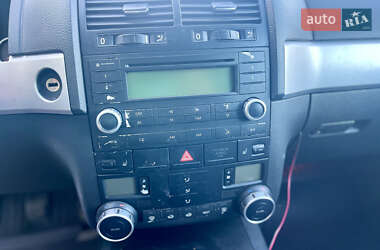 Внедорожник / Кроссовер Volkswagen Touareg 2004 в 